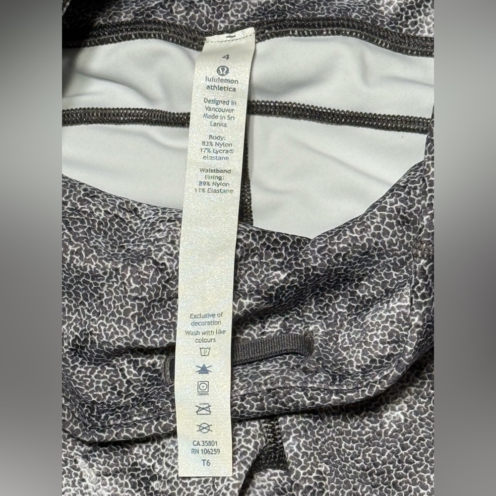 High-Rise Tropical Fern Print Lululemon Gray Crop Leggings Size 4 - Picture 11 of 12